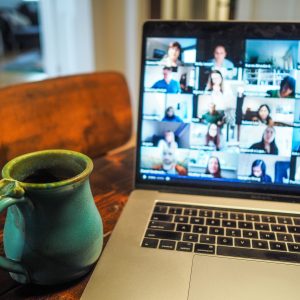 Arbeiten auf digitaler Ebene – Vereinbarkeit von Video- und Telefonkonferenzen mit der DSGVO