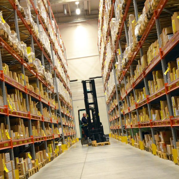 logistics-748152_1920